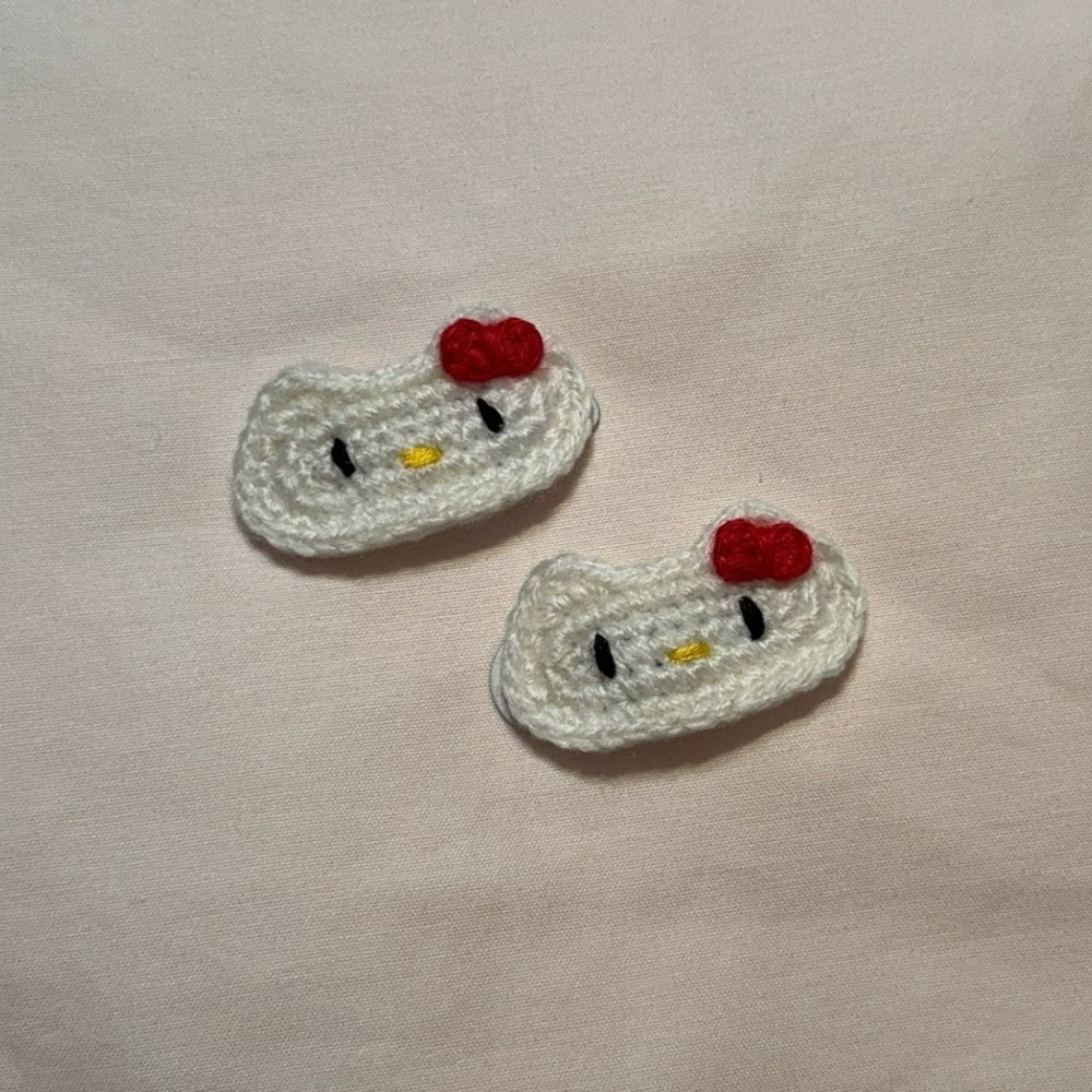 Crochet hair clip - hello kitty